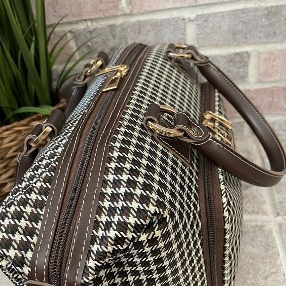 London Fog Black and White Travel Bag - Picture 2 of 15